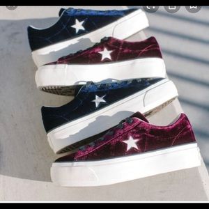 Blue One Star Converse Suede Low top shoes.